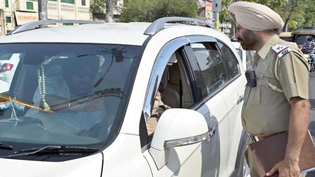 A traffic cop with a body camera attached to his shirt in Ludhiana on Thursday. (HT Photo) A traffic cop with a body camera attached to his shirt in Ludhiana on Thursday. (HT Photo)
