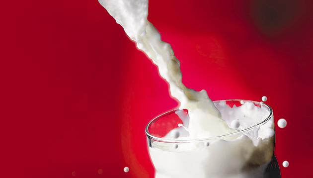 FDA officials and scientists will demonstrate how the strip works to Girish Bapat, minister for food and civil supplies, next week. (HT Photo) FDA officials and scientists will demonstrate how the strip works to Girish Bapat, minister for food and civil supplies, next week. (HT Photo)