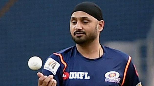 Mumbai Indians' Harbhajan Singh has criticized the Wankhede pitch curator after their IPL 2017 loss against Kings XI Punjab.(PTI)