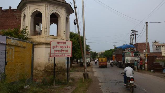 Six Muslim households were vandalised and a motorcycle torched by Yadavs after a girl from their community eloped with a Muslim youth in Sambhal district. (HT File Photo) Six Muslim households were vandalised and a motorcycle torched by Yadavs after a girl from their community eloped with a Muslim youth in Sambhal district. (HT File Photo)