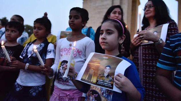 Young girls participate in a candles light march at India Gate on Saturday. (Burhaan Kinu/ HT Photo) Young girls participate in a candles light march at India Gate on Saturday. (Burhaan Kinu/ HT Photo)