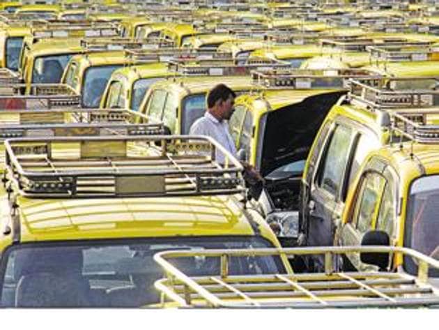 Some Mumbaiites welcomed the decision but many others were against it as it would increase their travel time. (HT File Photo) Some Mumbaiites welcomed the decision but many others were against it as it would increase their travel time. (HT File Photo)