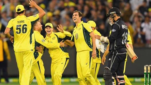 MELBOURNE, AUSTRALIA - DECEMBER 09: Steve Smith of Australia is congratulated by team mates after taking a catch to dismiss Trent Boult of New Zealand during game three of the One Day International series between Australia and New Zealand at Melbourne Cricket Ground on December 9, 2016 in Melbourne, Australia. (Photo by Quinn Rooney/Getty Images)(Getty Images)