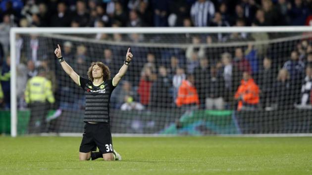 Chelsea's David Luiz begins his celebration of the Premier League title with a prayer. (REUTERS)