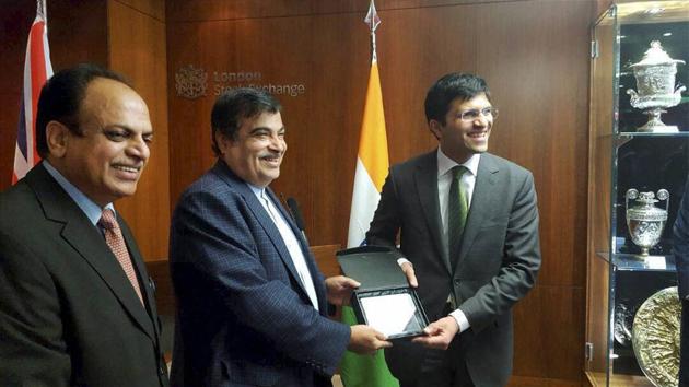 Nitin Gadkari is presented a memento at the market opening ceremony of London Stock Exchange on Thursday.(PTI)