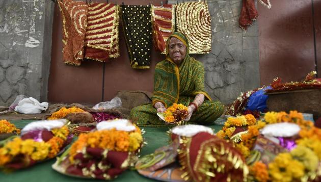 Ratan Devi sells items of worship near Kalkaji Temple. Widowed 25 years ago, she raised her five children on the earnings of her makeshift stall which she sets up early morning. Although she lives close to her grown up children, she does not feel their love for her as a mother. (Burhaan Kinu/HT PHOTO)