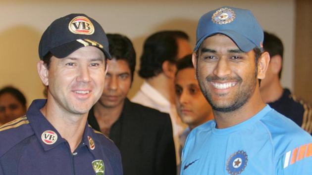 Ricky Ponting (L) said whenever MS Dhoni (R) is at the crease, his team always has a chance of winning the game.(HT file photo)