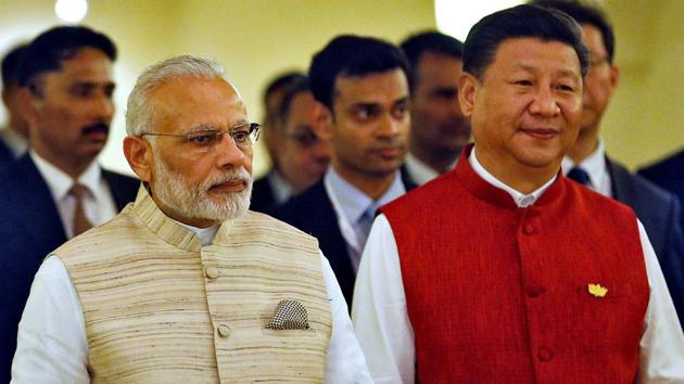 Indian Prime Minister Narendra Modi (L) and Chinese President Xi Jinping arrive for a photo opportunity ahead of BRICS (Brazil, Russia, India, China and South Africa) Summit in Benaulim, in the western state of Goa, India, October 15, 2016.(Reuters)