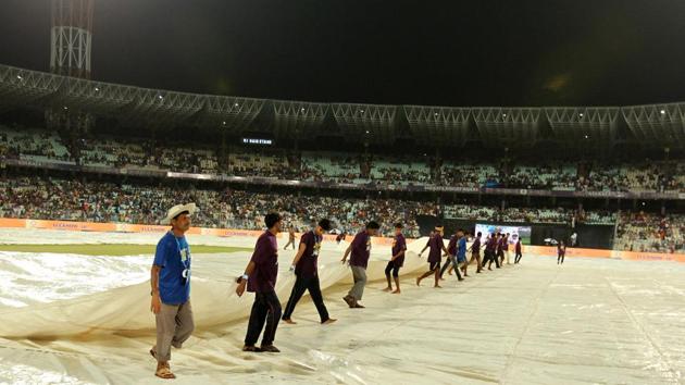 The start of the match between Kolkata Knight Riders and Mumbai Indians at Eden Gardens was delayed by 40 minutes due to rain. The toss took place at 8:10 PM IST. (BCCI)