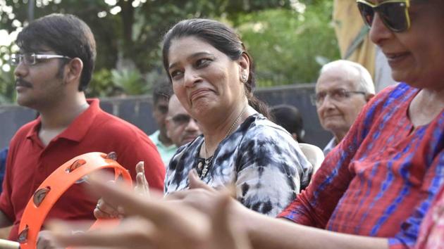 Didn’t know it would be so much fun, is what the woman might be thinking. (Anshuman Poyrekar/HT Photo) 