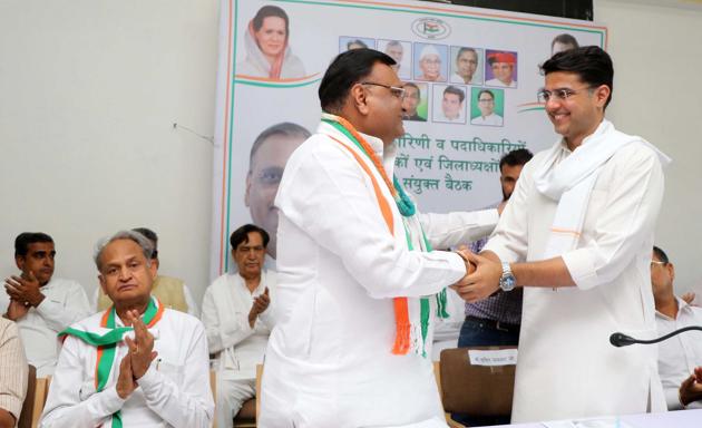 Rajasthan Congress chief Sachin Pilot welcomes Avinash Pande, the newly appointed state party in-charge in Jaipur on Sunday. (HT Photo.) Rajasthan Congress chief Sachin Pilot welcomes Avinash Pande, the newly appointed state party in-charge in Jaipur on Sunday. (HT Photo.)