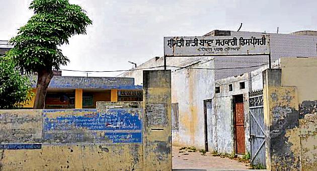 Shrimati Shanti Bawa government dispensary at Haibowal Khurd. The dispensary does not have a doctor and pharmacist. (HT File Photo) Shrimati Shanti Bawa government dispensary at Haibowal Khurd. The dispensary does not have a doctor and pharmacist. (HT File Photo)