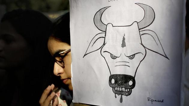 A student activist holds a placard during a protest denouncing cow vigilantism and killing of people in the name of cow protection in New Delhi.(AP FILE PHOTO/REPRESENTATIVE IMAGE)