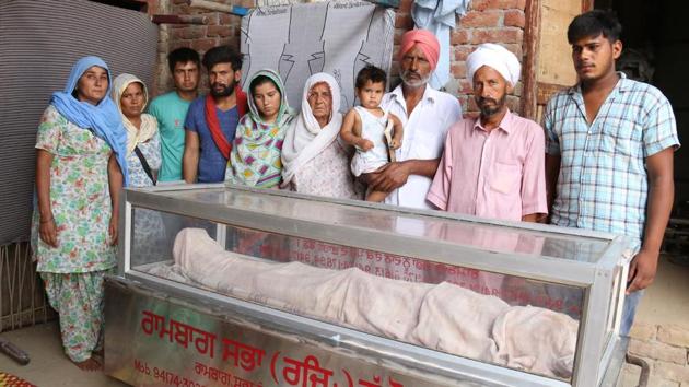 Family members with the dead body Jaswant in Lehra Bega village at Bathinda on Monday. (Sanjeev Kumar/HT Photo) Family members with the dead body Jaswant in Lehra Bega village at Bathinda on Monday. (Sanjeev Kumar/HT Photo)