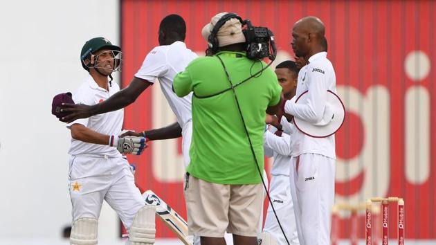 West Indies players, led by captain Jason Holder (C), formed a guard of honour for Younis Khan of Pakistan cricket team after his last innings, acknowledging the batsman’s great career. (AFP) West Indies players, led by captain Jason Holder (C), formed a guard of honour for Younis Khan of Pakistan cricket team after his last innings, acknowledging the batsman’s great career. (AFP)