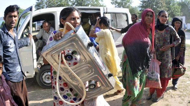Shelling by the Pakistan forced the evacuation of nearly 1,000 border dwellers, following which Indian troops retaliated. Shelling by the Pakistan forced the evacuation of nearly 1,000 border dwellers, following which Indian troops retaliated.