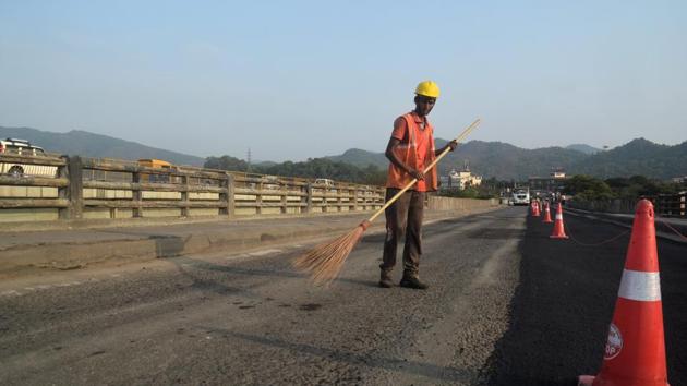 Study will try to find out if concrete roads increase your car’s mileage.(Prashant Waydande /HT Photo) Study will try to find out if concrete roads increase your car’s mileage.(Prashant Waydande /HT Photo)