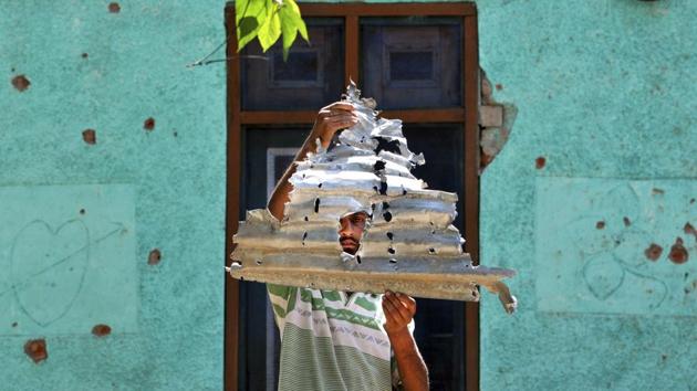 Firing by Pakistani army has damaged houses along the border villages in Nowshera. Firing by Pakistani army has damaged houses along the border villages in Nowshera.