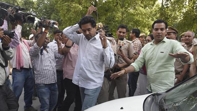 Last week, Mishra’s mother, Annapurna Mishra, had fired a public salvo at Kejriwal, accusing him in an open letter of spreading “falsehood” against her son by saying he was associated with the BJP. (Sonu Mehta/HT Photo) Last week, Mishra’s mother, Annapurna Mishra, had fired a public salvo at Kejriwal, accusing him in an open letter of spreading “falsehood” against her son by saying he was associated with the BJP. (Sonu Mehta/HT Photo)