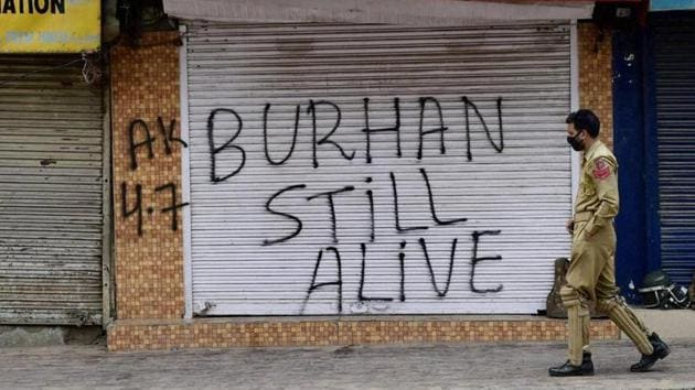 A policeman walks through a deserted street in Srinagar during a strike declared by separatists recently. Zakir Musa took over the reins of the Hizbul Mujahideen in Kashmir after the encounter killing of Burhan Wani by security forces last year.(PTI photo)