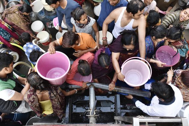 Water supply has been partially affected in some areas of the city, especially north Delhi, as the Wazirabad treatment plant’s operations have been disrupted.(Saumya Khandelwal/HT Photo)