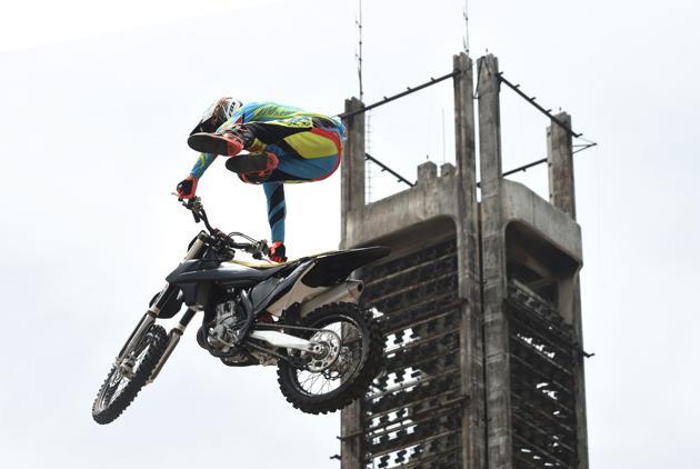 A South African freestyle motor cross rider performs during a carnival to mark 50 month-long celebrations. (PIUS UTOMI EKPEI / AFP)