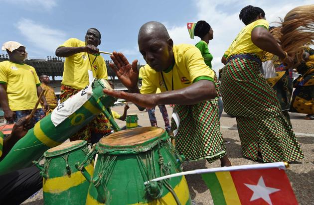 People from Togo perform during a carnival to mark 50 month-long celebrations. (PIUS UTOMI EKPEI / AFP)