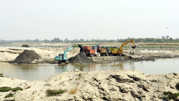 Authorities have been trying to stop illegal mining since the NGT’s 2015 ban. (Sunil Ghosh/HT File) Authorities have been trying to stop illegal mining since the NGT’s 2015 ban. (Sunil Ghosh/HT File)