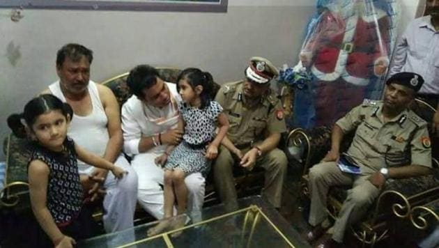 DGP Sulkhan Singh and state energy minister Srikant Sharma with the relatives of slain jeweller Vikas Agarwal at their residence in Mathura on Wednesday. (HT Photo) DGP Sulkhan Singh and state energy minister Srikant Sharma with the relatives of slain jeweller Vikas Agarwal at their residence in Mathura on Wednesday. (HT Photo)