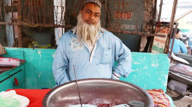 Muhammed Rafi sells rose-flavoured drink Rooh Afza from his cart on Old Delhi’s Turkman Gate. (Mayank Austen Soofi / HT Photo) Muhammed Rafi sells rose-flavoured drink Rooh Afza from his cart on Old Delhi’s Turkman Gate. (Mayank Austen Soofi / HT Photo)