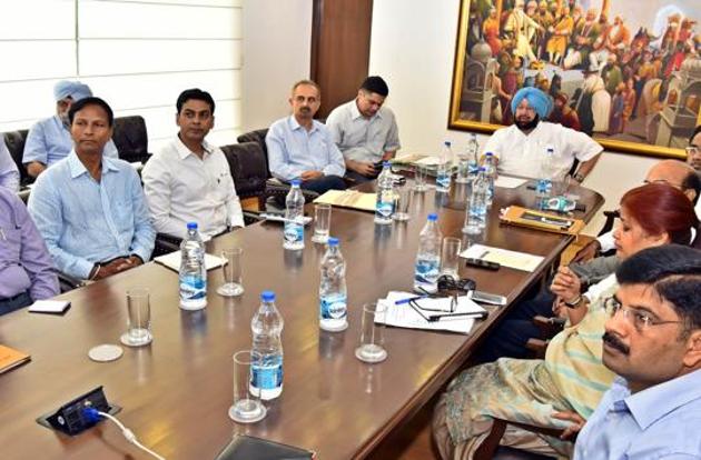 A a detailed presentation being given to CM Amarinder Singh by the newly formed special task force (STF) headed by additional director general of police (ADGP) Harpreet Sidhu in the presence of senior officials of education, health and panchayati raj departments.(HT Photo)