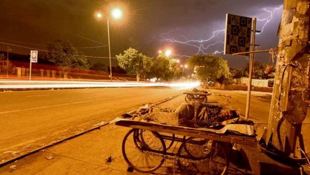 The weather in Delhi is expected to remain cloudy with the possibility of thunder lightening and a thunderstorm for the week. (Burhaan Kinu / HT Photo)