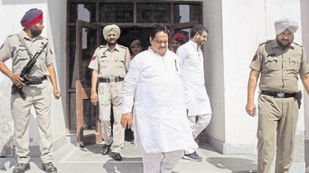 Liquor baron Shiv Lal Doda outside a Fazilka court. (HT File Photo) Liquor baron Shiv Lal Doda outside a Fazilka court. (HT File Photo)