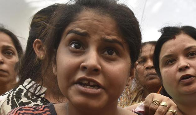 Komal Tripathi at a condolence meet held on Tuesday for the four friends who were killed in the Honda City accident at Punjabi Bagh flyover. (Sushil Kumar/HT Photo) Komal Tripathi at a condolence meet held on Tuesday for the four friends who were killed in the Honda City accident at Punjabi Bagh flyover. (Sushil Kumar/HT Photo)