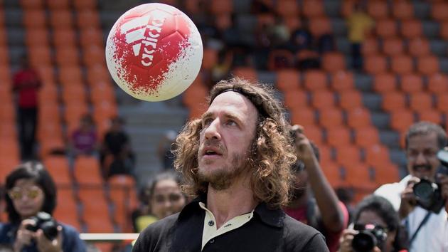 Eyes on target, children. (Satish Bate/HT Photo)