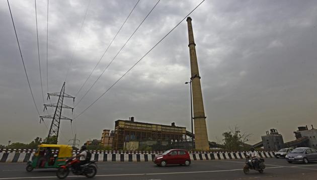 The minimum temperature on Wednesday was recorded as 29 degrees Celsius which is expected to dip to 28 degrees Celsius on May 22. (Sonu Mehta/HT PHOTO) The minimum temperature on Wednesday was recorded as 29 degrees Celsius which is expected to dip to 28 degrees Celsius on May 22. (Sonu Mehta/HT PHOTO)