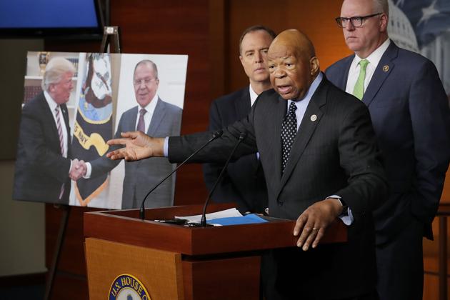 Democrat Elijah Cummings speaks about the controversy surrounding US President Donald Trump’s alleged leaks to the Russians while flanked by other lawmakers at the US Capitol in Washington on Wednesday. (AFP) Democrat Elijah Cummings speaks about the controversy surrounding US President Donald Trump’s alleged leaks to the Russians while flanked by other lawmakers at the US Capitol in Washington on Wednesday. (AFP)