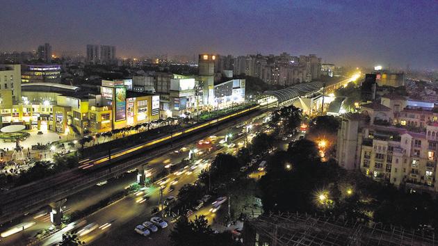 Malls and condominiums might have become its identity, but Gurgaon continues to upgrade itself with the Metro and Rapid Metro. (Sanjeev Verma/HT Photo) Malls and condominiums might have become its identity, but Gurgaon continues to upgrade itself with the Metro and Rapid Metro. (Sanjeev Verma/HT Photo)