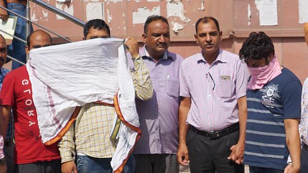 The accused (faced covered) with the VB team in SAS Nagar on Wednesday, May 17. (Sushil Prajapati/HT) The accused (faced covered) with the VB team in SAS Nagar on Wednesday, May 17. (Sushil Prajapati/HT)
