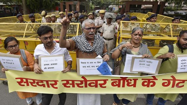 Activists of Narmada Bachao protesting against the Ministry for Water Resources, on the issue of no closure of gates of Sardar Sarovar dam. More than 700 Narmada seva committees have already been formed in the state and over 74000 Narmada sevaks have registered under the initiative to clean and protect the river. (Raj K Raj/HT PHOTO) Activists of Narmada Bachao protesting against the Ministry for Water Resources, on the issue of no closure of gates of Sardar Sarovar dam. More than 700 Narmada seva committees have already been formed in the state and over 74000 Narmada sevaks have registered under the initiative to clean and protect the river. (Raj K Raj/HT PHOTO)