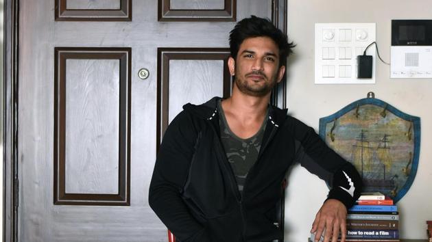 Sushant Singh Rajput was happy to meet his fans and took time out to interact with them.(Pratham Gokhale / HT PHOTO)