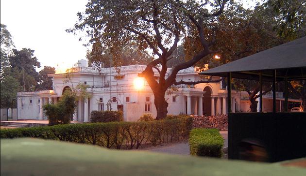 Although moves such as evicting netas from bungalows in the Capital’s posh Lutyens zone are mostly symbolic, they go a long way in sending out the signal that the government is gradually doing away with the VIP culture of the past (HT file photo) Although moves such as evicting netas from bungalows in the Capital’s posh Lutyens zone are mostly symbolic, they go a long way in sending out the signal that the government is gradually doing away with the VIP culture of the past (HT file photo)