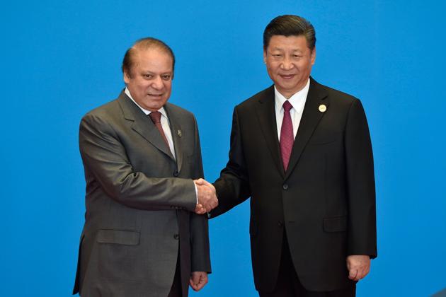 Nawaz Sharif (L) with China President Xi Jinping during the Belt and Road Forum in Yanqi Lake, north of Beijing, on Monday.(AFP)