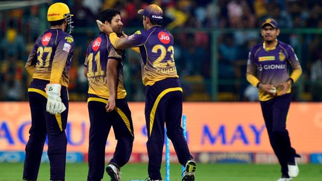 Kolkata Knight Riders captain Gautam Gambhir greets bowler Piyus Chawla for the dismissal of Sunrisers Hyderabad captain David Warner during the IPL 2017 eliminator match at the M Chinnaswamy Stadium in Bangalore on Wednesday. (AFP) Kolkata Knight Riders captain Gautam Gambhir greets bowler Piyus Chawla for the dismissal of Sunrisers Hyderabad captain David Warner during the IPL 2017 eliminator match at the M Chinnaswamy Stadium in Bangalore on Wednesday. (AFP)
