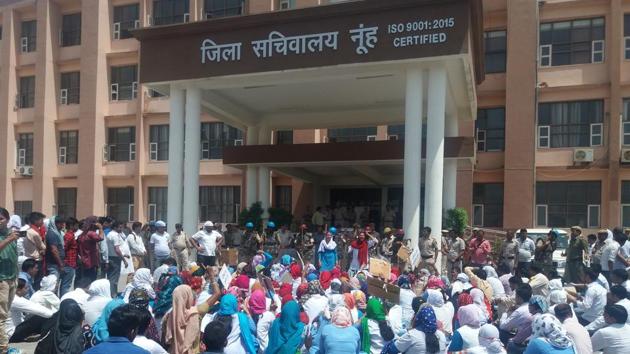 The paramedical staff of Mewat’s Shaheed Hasan Medical College and Hospital have been on strike for two days. The paramedical staff of Mewat’s Shaheed Hasan Medical College and Hospital have been on strike for two days.