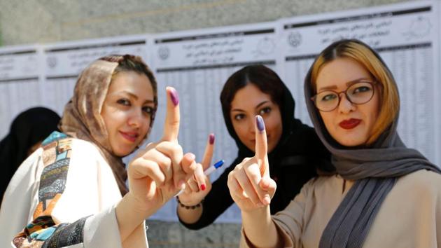 Iranians show their ink-stained fingers after casting their ballots for the presidential elections at a polling station in southern Tehran on May 19, 2017. (AFP Photo) Iranians show their ink-stained fingers after casting their ballots for the presidential elections at a polling station in southern Tehran on May 19, 2017. (AFP Photo)