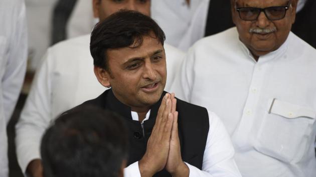 Former Uttar Pradesh chief minister Akhilesh Yadav distributed cash to unemployed people as allowance by organising functions. (Sonu Mehta/HT File) Former Uttar Pradesh chief minister Akhilesh Yadav distributed cash to unemployed people as allowance by organising functions. (Sonu Mehta/HT File)