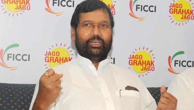 Union minister Ram Vilas Paswan said amendment has been proposed in the Consumer Protection Bill covering three issues- service charge, food portion and MRP. (HT File Photo) Union minister Ram Vilas Paswan said amendment has been proposed in the Consumer Protection Bill covering three issues- service charge, food portion and MRP. (HT File Photo)