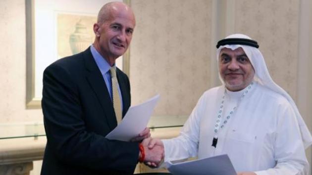 Vice Chairman of General Electric, John Rice and Saudi Governor of Small & Medium Enterprises, Ghassan Ahmed Al Sulaiman pose for photos after signing their agreements at the Saudi-US CEO Forum 2017 ahead of the arrival of the U.S. President Donald Trump, in Riyadh, Saudi Arabia May 20, 2017. (Reuters photo) Vice Chairman of General Electric, John Rice and Saudi Governor of Small & Medium Enterprises, Ghassan Ahmed Al Sulaiman pose for photos after signing their agreements at the Saudi-US CEO Forum 2017 ahead of the arrival of the U.S. President Donald Trump, in Riyadh, Saudi Arabia May 20, 2017. (Reuters photo)