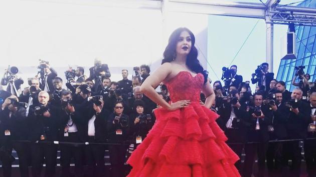 QUEEN Aishwarya Rai Bachchan slays it at Cannes and you can't take eyes off  her! - News Nation English